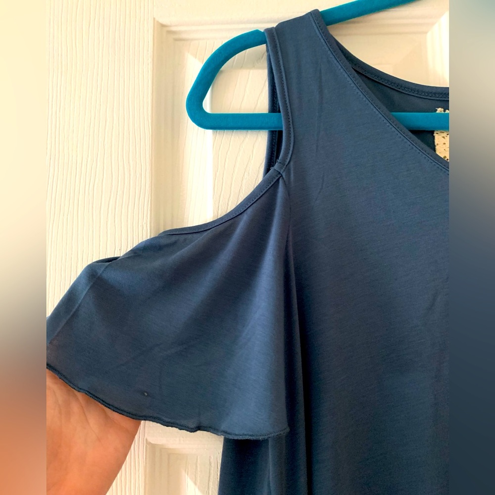 Cold-shoulder Blouse - Picture 2 of 5